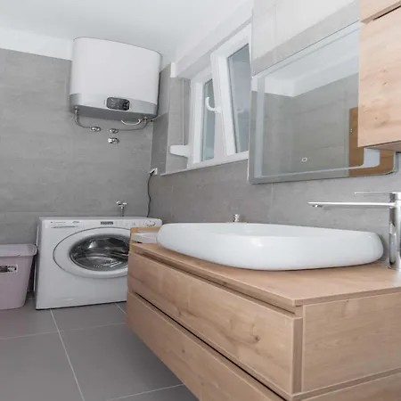 Ivan - Two Badroom With Hot Tob Apartment